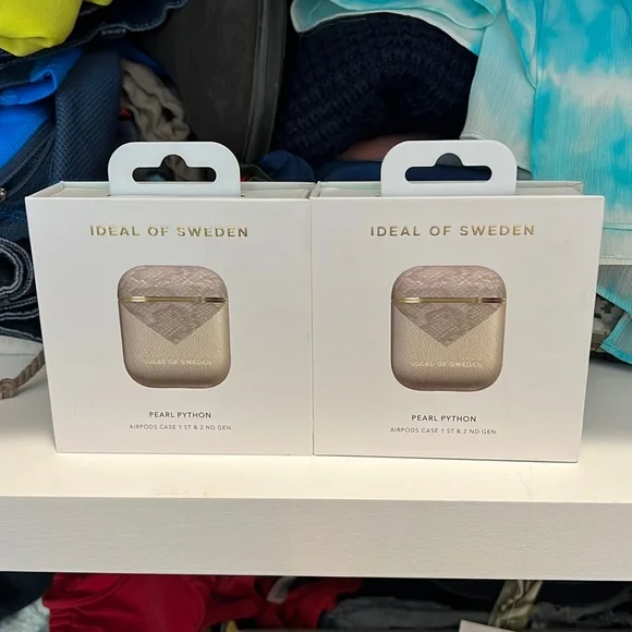 ideal of sweden | Headphones | Ideal Of Sweden Airpod Case | Poshmark ideal of sweden グリッターairpods バッグ